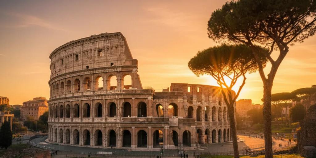 Les toits de Rome à l'heure dorée, le Colisée s'élevant au-dessus des tuiles couleur terracotta
