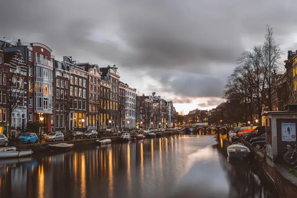 eSIM Amsterdam - Achetez des données prépayées pour Amsterdam, Pays-Bas