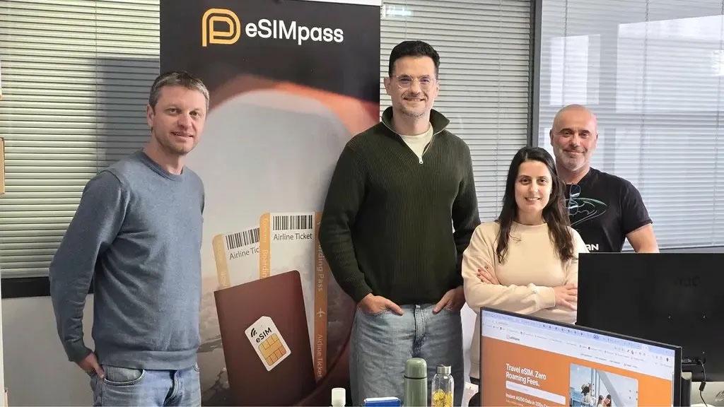 L'équipe eSIMpass dans nos bureaux au Portugal