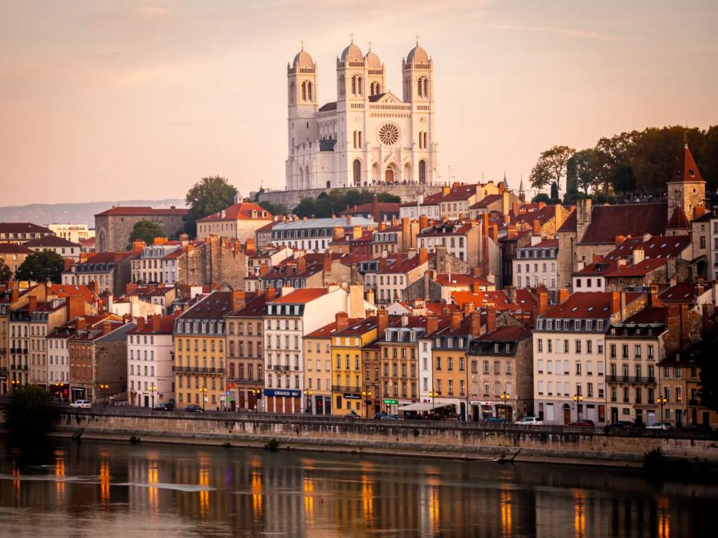 eSIM Lyon - Achetez des données prépayées pour Lyon, France