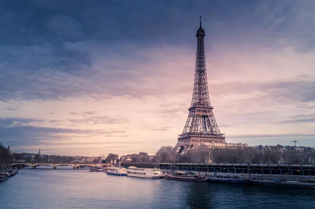 Destination de voyage France - Achetez un eSIM France pour internet mobile